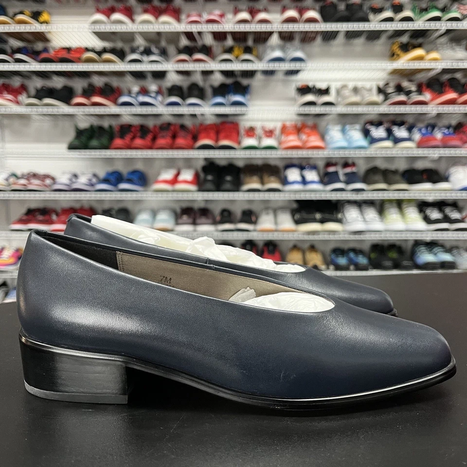 Zapatos para mujer vintage de la colección Caressa Crosstown azul marino talla 7M Foto 1 de 4