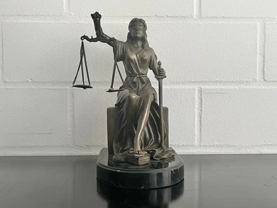 Bronzefigur Temida – Göttin der Gerechtigkeit, sitzend, 24,5 cm hoch, klassisch - Bild 1 von 4
