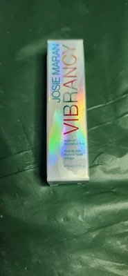 Josie Maran 活力坚果油发现。 全新 1 盎司液体彩妆 灯罩是“无畏的” — 第 1/4 张图片