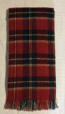 BUFANDA REVERSIBLE A CUADROS/ESPIGA ROJA 42" DE LARGO Y 30" DE ANCHO NUEVA SIN ETIQUETAS Foto 1 de 3