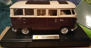 Collectable Volkswagen Van/Microbus w/Stand - Picture 1 of 10