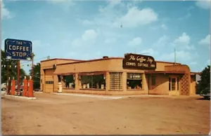 Tarjeta postal de Independence, Missouri de 1950 COMBS COTTAGE INN cafetería gasolinera - Imagen 1 de 2