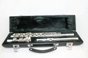 Flauta Yamaha YFL 281 agujero abierto con almohadillas de práctica y estuche rígido reacondicionada - Imagen 1 de 9