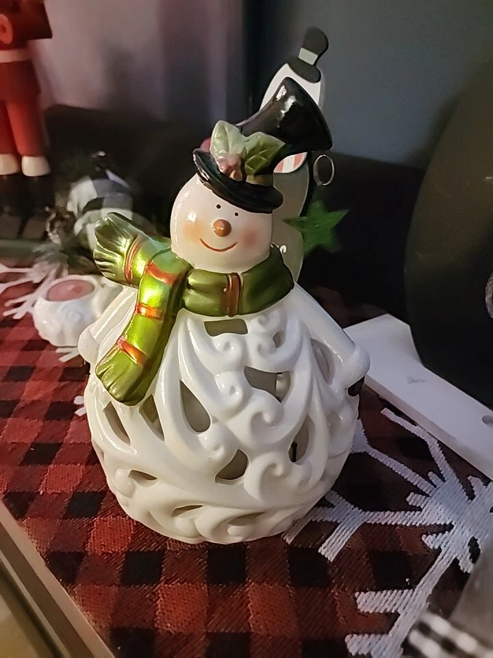 Luminaria muñeco de nieve de cerámica navideña con vela sin llama con temporizador 7,5" Foto 1 de 1