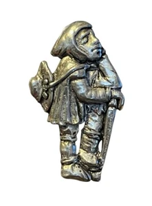 Medieval Pilgrim Detailed Pewter (P) Lapel Pin Badge - Picture 1 of 3
