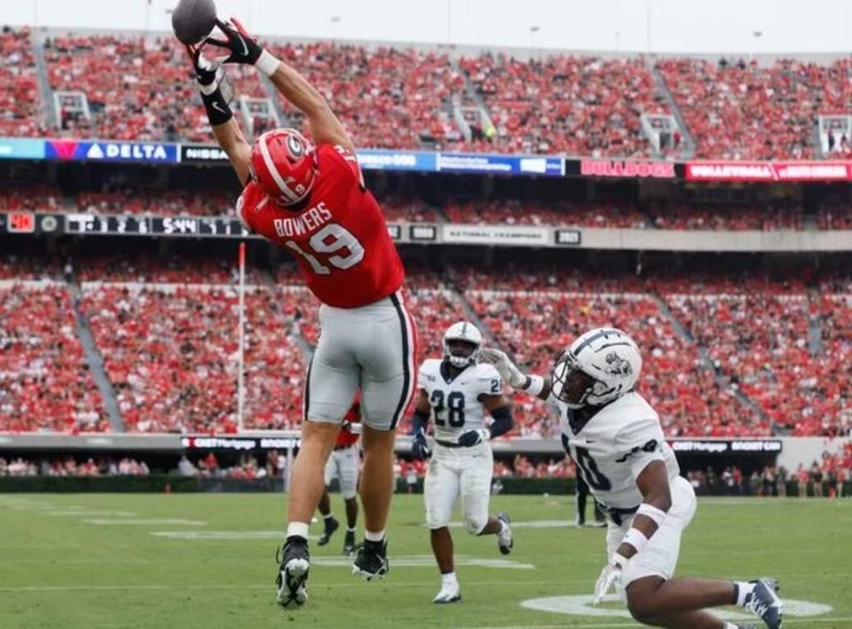 Фотография футбольной печати Georgia Bulldogs Brock Bowers 8x10 No4 - Изображение 1 из 1