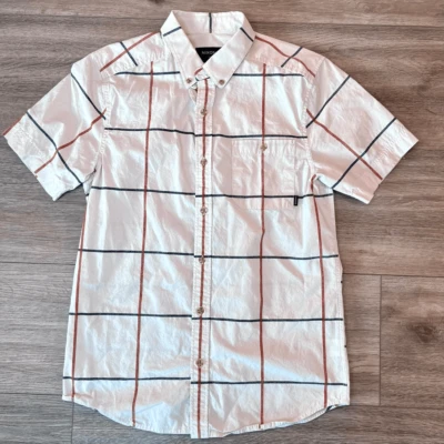 Camisa masculina Nixon branca algodão janela manga curta botão para baixo tamanho pequeno - Imagem 1 de 4