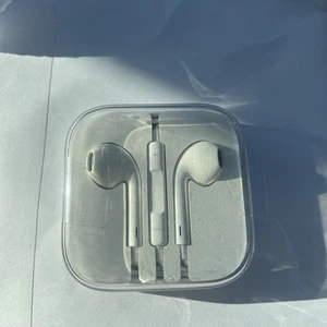 New Genuine APPLE Original 3.5mm Jack iPhone Wired Earpods Earbuds Never Opened - Photo 1 sur 3