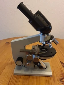 Lomo Biolam Mikroskop mit Binokulartubus und Kreuztisch - Bild 1 von 21