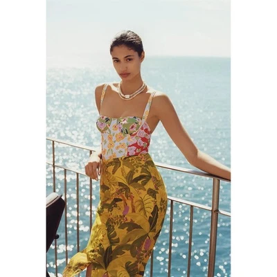 Falda Midi FARM Rio Hoja de Plátano Amarillo Botón Frontal Lino Pequeña Vacaciones Foto 1 de 4