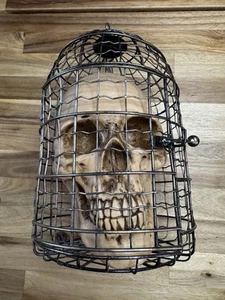 Raro Vintage Halloween Appeso Teschio Ferro Gabbia Prop Decorazione Scheletro Spettrale Alto 12" - Foto 1 di 7