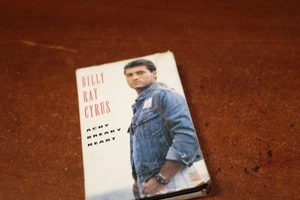 BILLY RAY CYRUS ACHY BREAKY HEART CASSETTE SINGLE TAPE - Picture 1 of 2