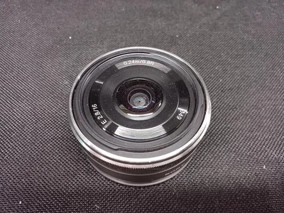 Lente gran angular SONY E-Mount SEL16F28 16mm para cámaras Sony - Imagen 1 de 3