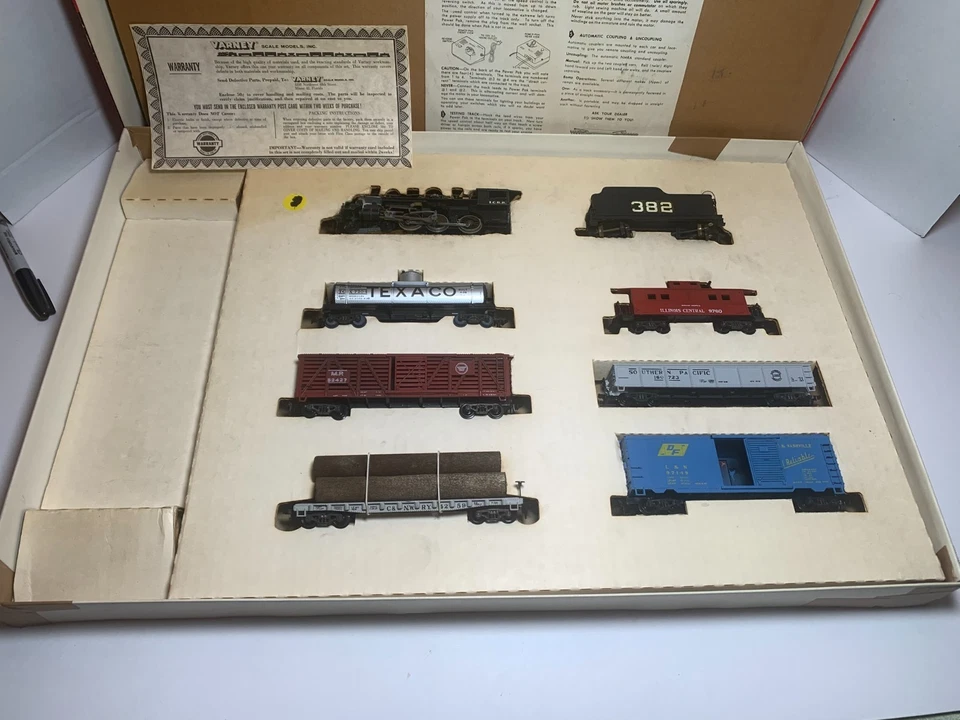 Juego de tren Varney HO 1960 Silver Falcon n.º 2798 con 1 loco, 6 vagones y caja original Foto 1 de 4