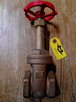 Milwaukee 148 1-1/2 Threaded Gate Valve, Class 125 S.W.P., 200PSI W.O.G. (NEW) - Image 1 of 4