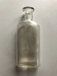Vintage klare Whiskey Rum Schnaps abgerundete rechteckige Glasflasche applizierte Lippe - Bild 1 von 12