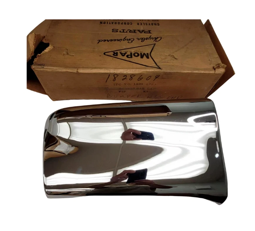 1959 Chrysler Imperial extensão de para-choque traseiro esquerdo do lado do motorista 1828609 NOS. - Imagem 1 de 4