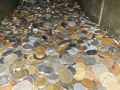 Huge Bulk Mixed Lot of 100 Assorted Foreign Coins From Around the World!  - Image 1 of 4