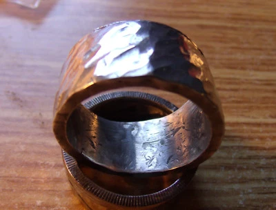  ANILLO VIKINGO DE PLATA 925 MARTILLADO TALLA 12, .70 OZ HECHO DE UN DÓLAR DE PLATA MORGAN Foto 1 de 4