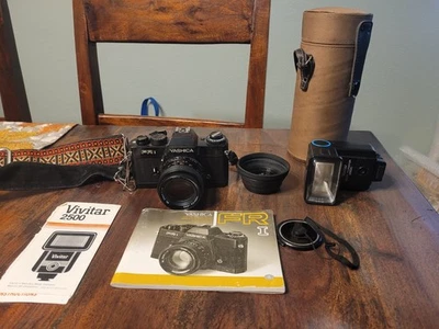 Cámara réflex clásica YASHICA FR1 con lente de 50 mm y lente zoom 80-200 con flash y manuales Foto 1 de 4