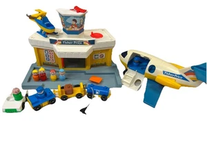 Fisher Price Vintage Little People Play Family Jetport #933 Near COMPLETE - Picture 1 of 22