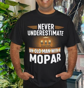 Never Underestimate An Old Man With A Mopar Vintage T-Shirts Heavyweight T-Shirt - Bild 1 von 7