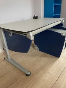Kinder und Jugend Schreibtisch, mit Roll-Unterschrank und Stuhl ( Firma MOLL) - Bild 1 von 5