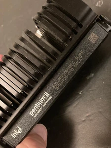 80522PX266512EC, SL2HC PENTIUM II 266 PROCESSOR 512K MMX Slot 1 large heatsink - Picture 1 of 5