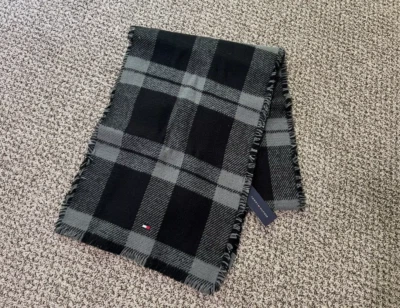 Tommy Hilfiger Hombres Negro/Gris Bufanda Acrílica a Cuadros NUEVA CON ETIQUETA Foto 1 de 4