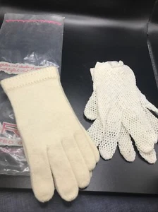 Lot of 2 Vintage Off White Beige Lace Girls Knit Gloves Pearl Buckle Size M  - Picture 1 of 4
