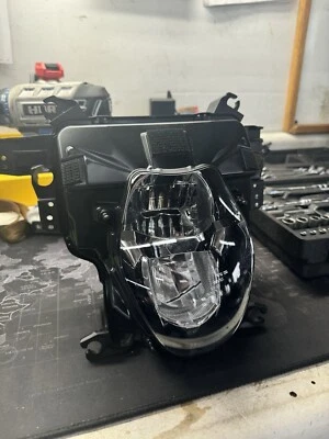 Farol dianteiro 2023 17-24 SUZUKI GSXR1000R FABRICANTE DE EQUIPAMENTO ORIGINAL 2K MILHAS - Imagem 1 de 4