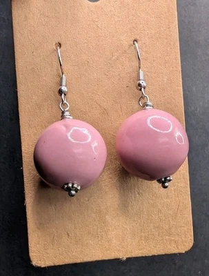 Pendientes colgantes de cerámica gruesa rosa con cuentas de moda Foto 1 de 4