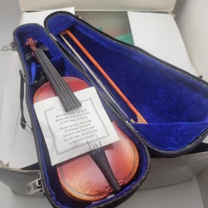 American Girl, Muñeca Violín Estuche y Soporte con Música Accesorios Retirados AG STORE - Imagen 1 de 10