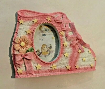Pink and White BABY SHOE PICTURE FRAME - Holds 2" x 3"  Oval Photo - NIB Foto 1 de 4