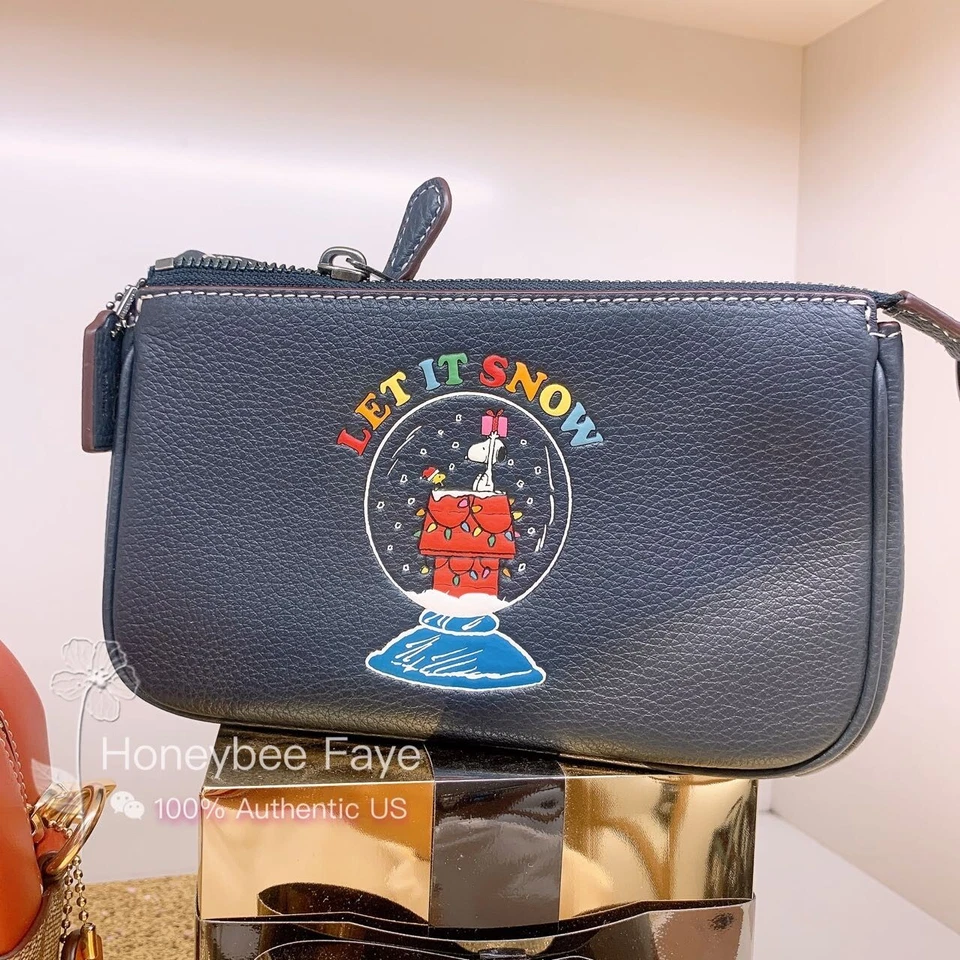 COACH x PEANUTS Nolita 19 Snoopy Let It Snow motif CE859