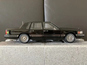 Lincoln Town Car 1990 1:18 - Foto 1 di 10