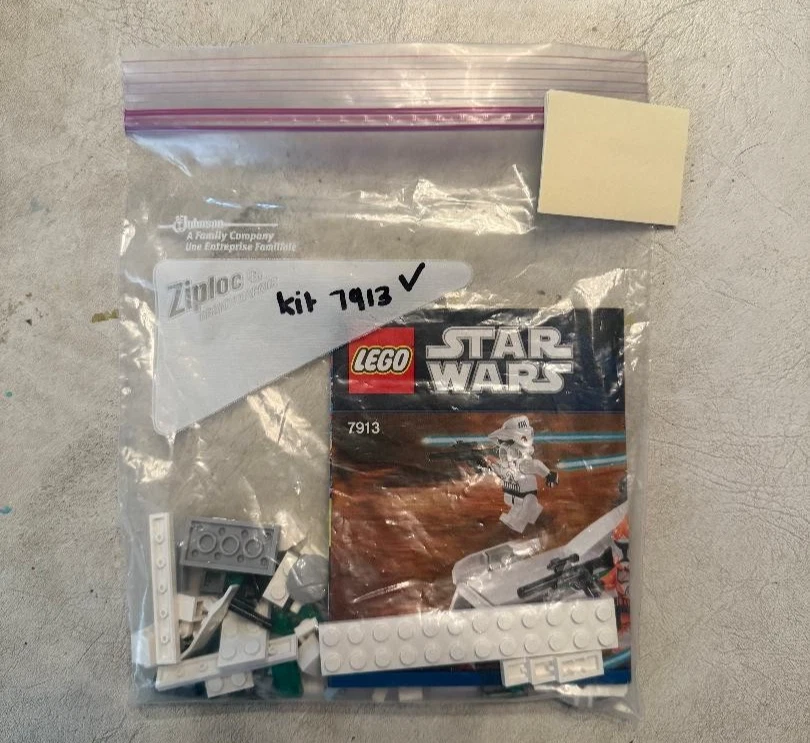 LEGO Star Wars: Clone Trooper Battle Pack (7913), Complete with No Minifigures - Photo 1/1