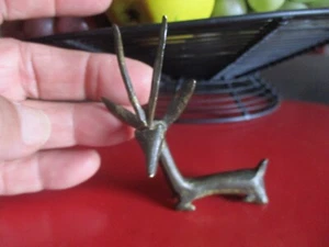 Petite Gazelle d'Afrique Bronze Porte Couteau sur Table déco Table d'Hôtes - Picture 1 of 5