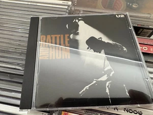 U2 : CD RATTLE AND HUM - USA MISPRESS PLAYS LUTHER VANDROSS - Bild 1 von 3