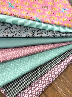 Neu 8x Stoffe Stoffpaket Patchwork Baumwollstoff Rosa Grün Karo Blumen 25x35cm - Bild 1 von 3