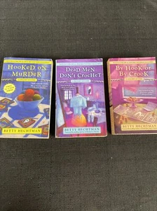 Lot of 3 Crochet Mystery books - Betty Hechtman, Series 1, 2, 3 - Picture 1 of 11
