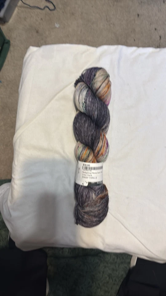 Hilo de calcetín de fibras de erizo “Halcón” 90 % Merino 10 % nailon 100 g 400 m teñido a mano Foto 1 de 3