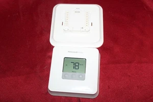 Honeywell TH1110U2009 Home Pro Series Programmable Thermostat With Backplate. - Picture 1 of 5