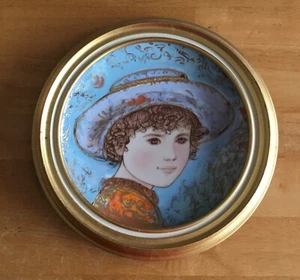 Edna Hibel - A Tribute to All Children Plate Todd w Gold Frame Original Box - Picture 1 of 3