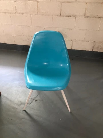 Vintage BORG-WARNER FIBERMOLD Shell Chair Mid Century Modern Blue w/White Legs Cover
