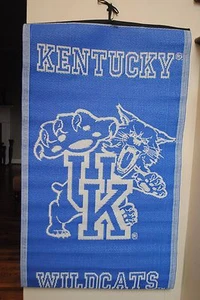 Neu University Kentucky Wildcats Spirit Matte blau weiß 3" x 5,5" Wandbehang - Bild 1 von 8