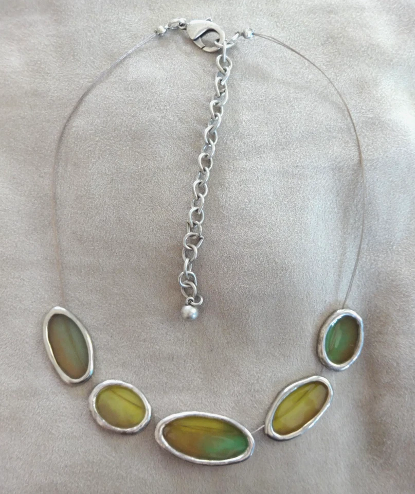 UNSIGNED BRUTALIST MODERNIST POURED GLASS OR RESIN SILVER NECKLACE WIRED GUC - Image 1 of 1