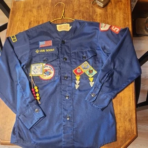 Vintage Boy Scouts of America BSA Youth Shirt small blue Sewn on patches - Picture 1 of 12