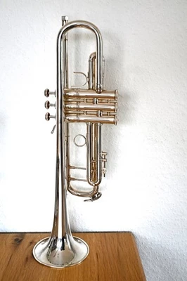 Bb Trompete Bach Stradivarius 180-435, Monel Ventile, handgehämmert, versilbert - Bild 1 von 4