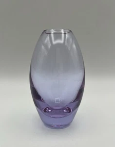 Vaso bocciolo in vetro neodimio alessandrite viola a blu alto 4,25" - Foto 1 di 9